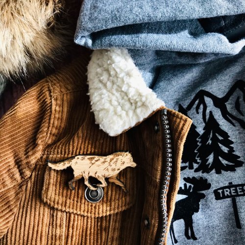wolf-brooch-badge