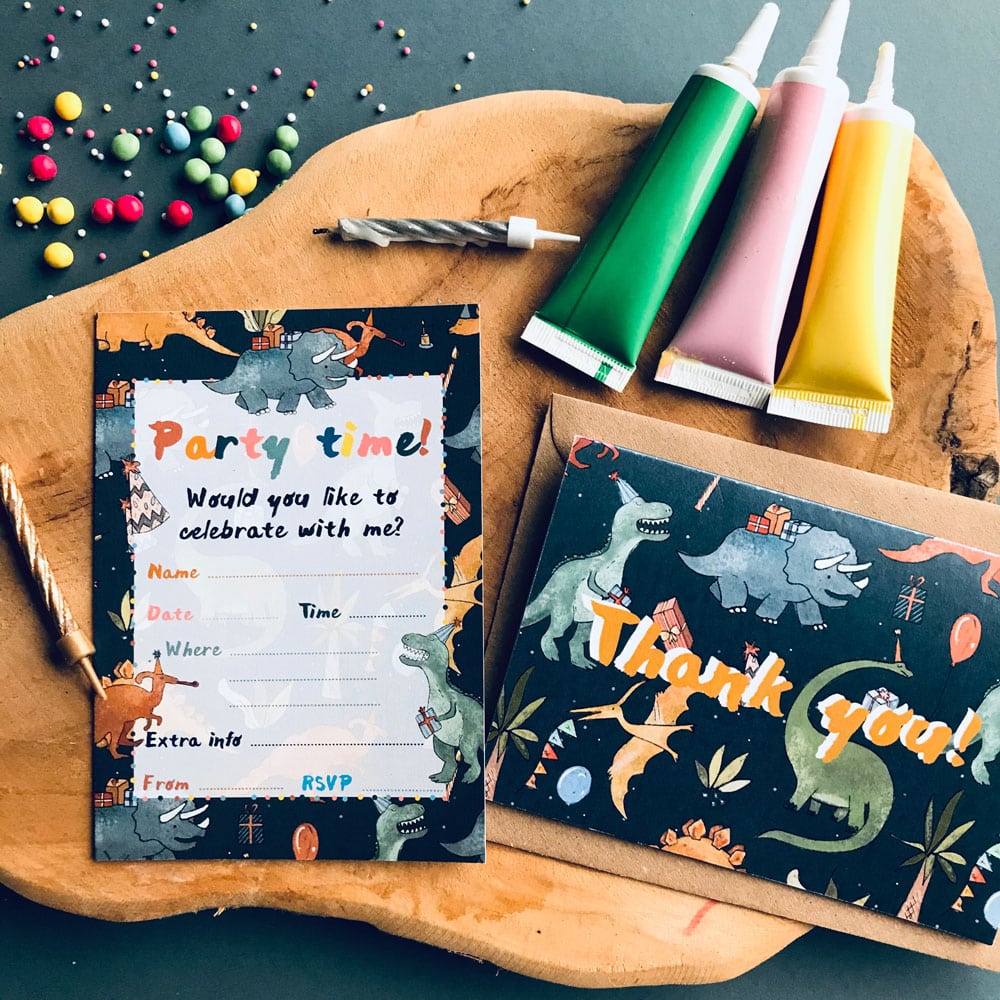 party-DINOSAUR-invites