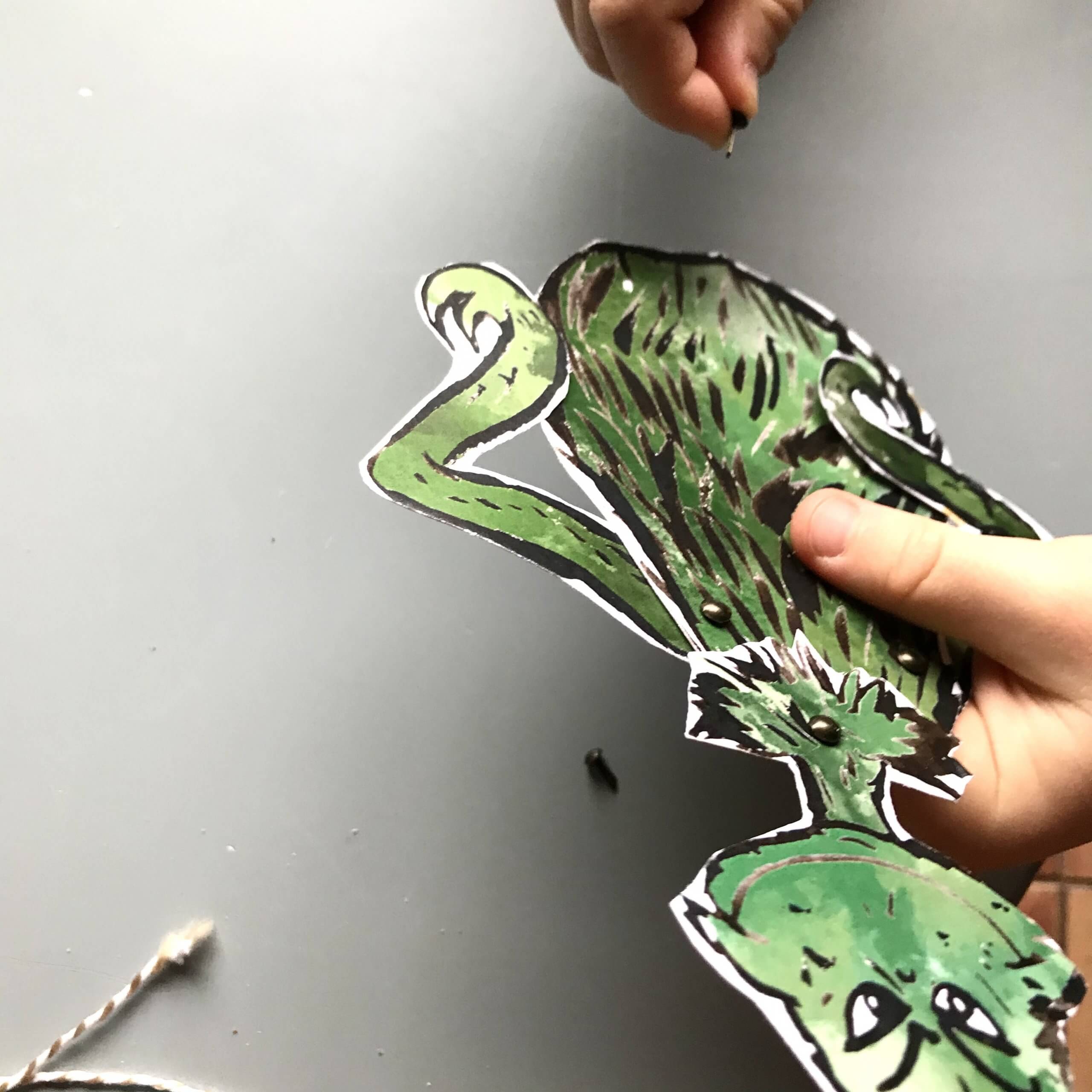 grinch split pin craft 3