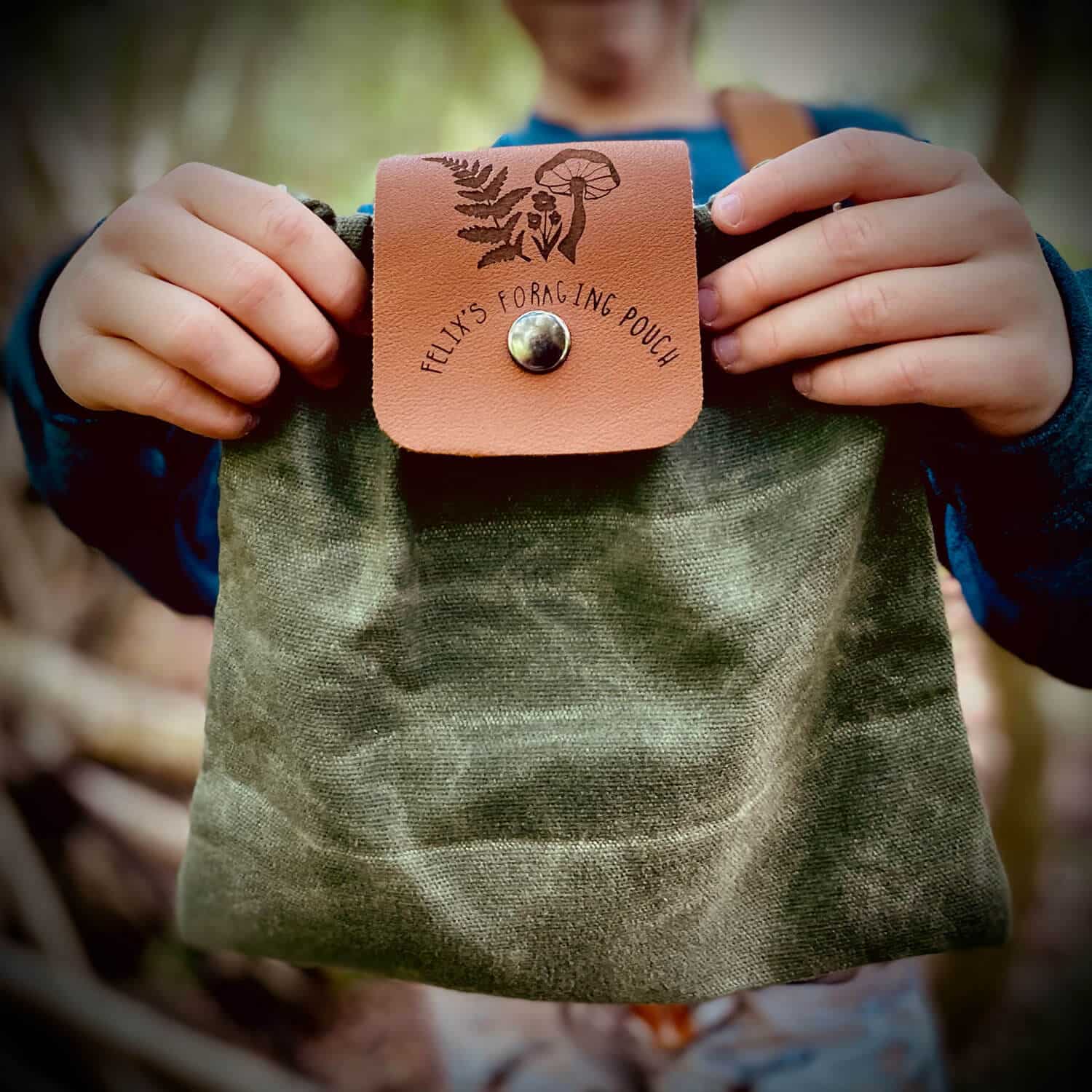 felix's-foraging-pouch-green foraging-pouch