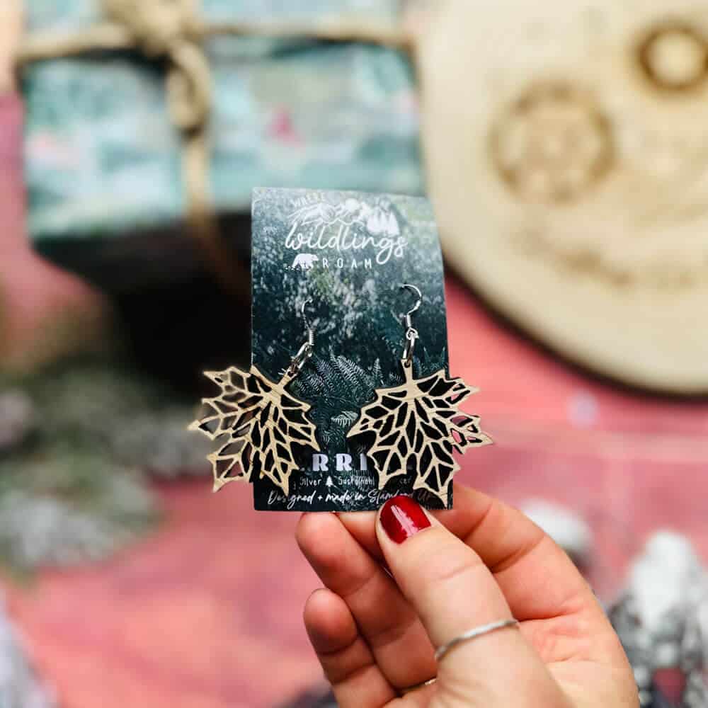 maple-leaf-wooden-earrings-drop2