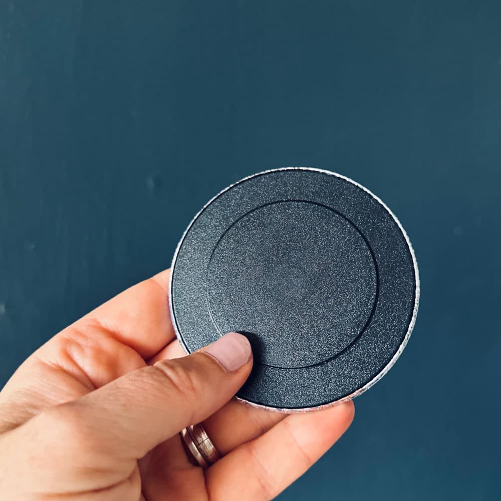 magnet-back