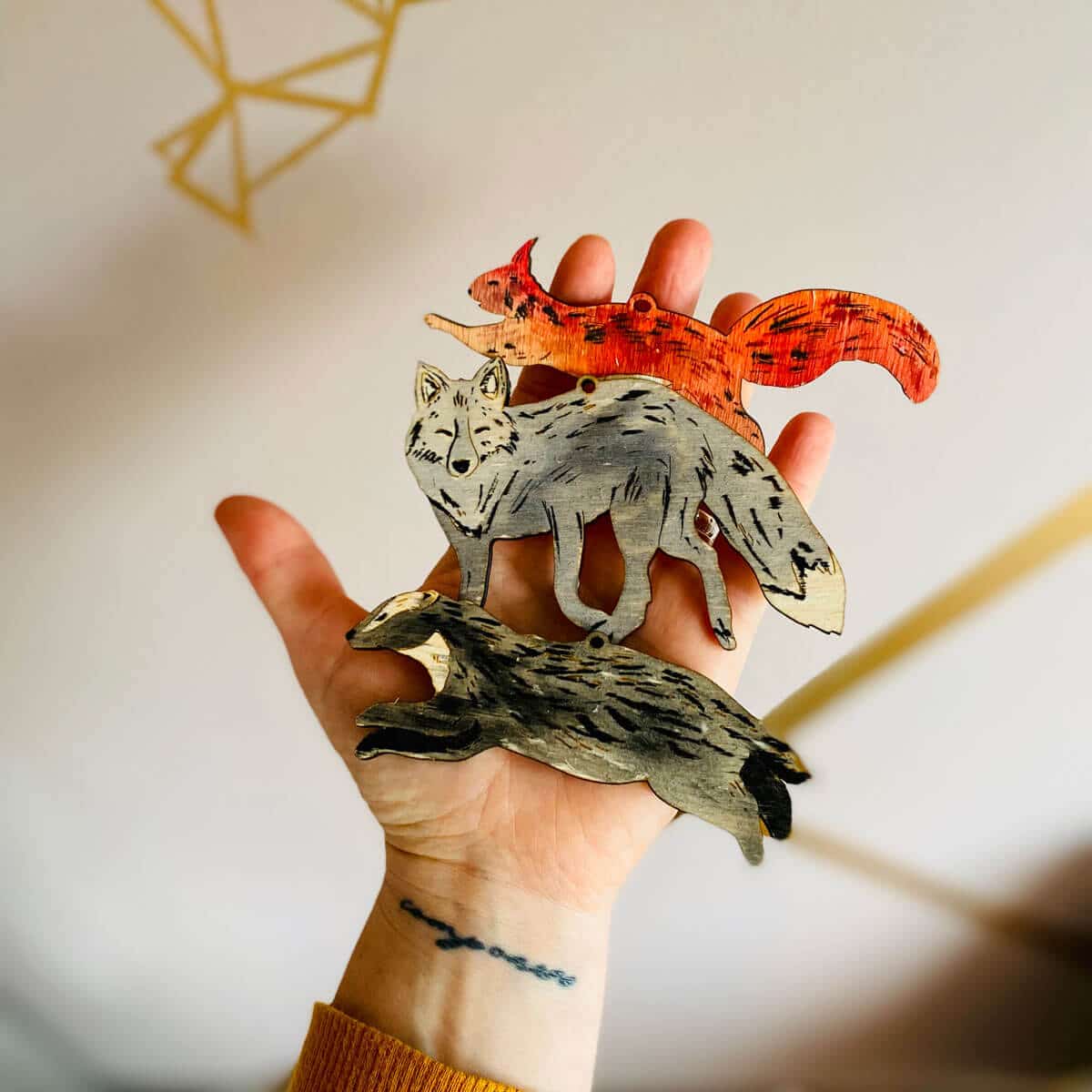 wooden-pyo-animal-baubles